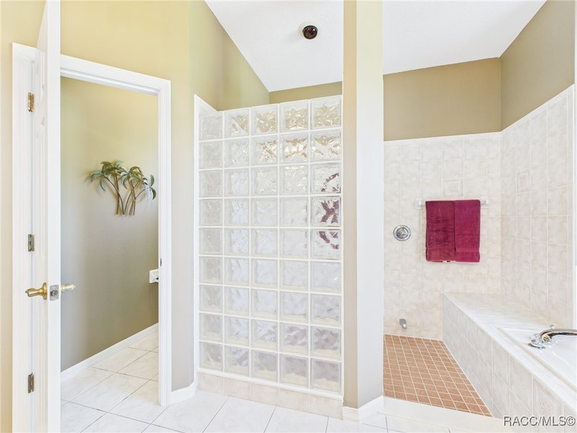 Beautiful Pool Home in Rainbow Springs Country Club Nestled in - photo 28