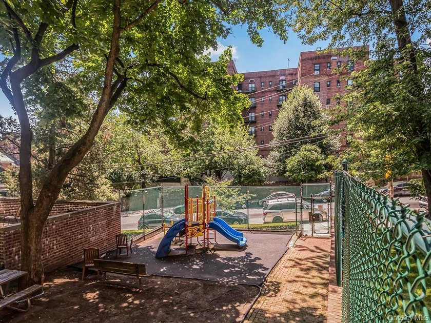 Welcome to 5601 Riverdale Ave #unit 3R. This beautiful move-in - photo 12