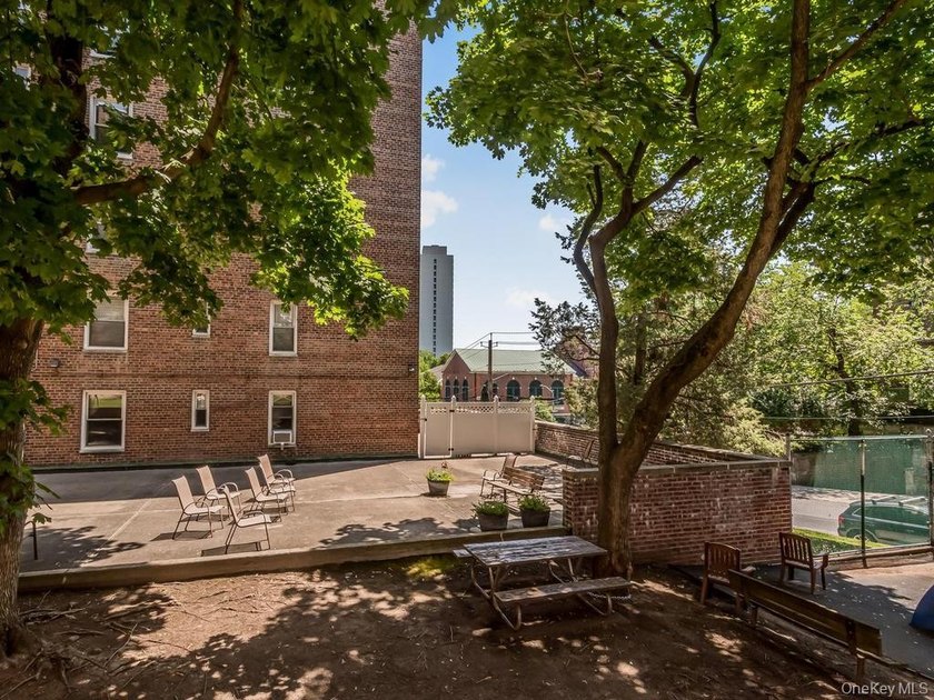 Welcome to 5601 Riverdale Ave #unit 3R. This beautiful move-in - photo 13