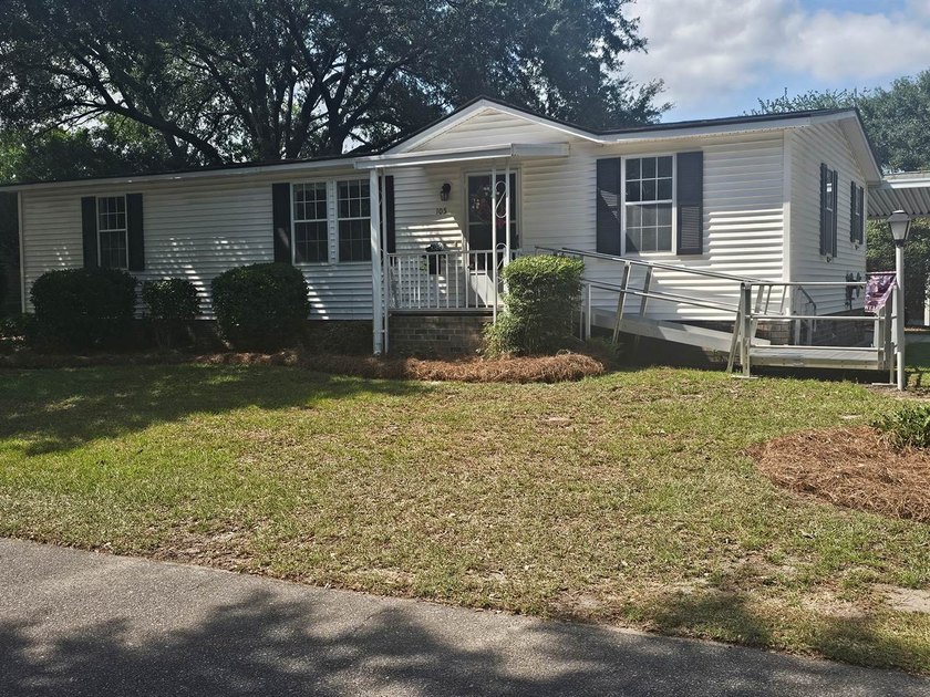 Fantastic two bedroom two bath 1344sq ft home located in - photo 4