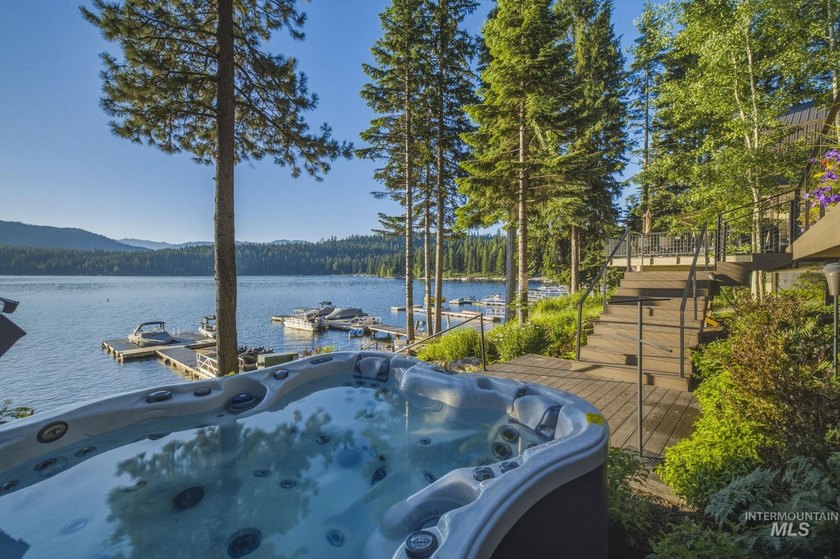 Welcome to an extraordinary opportunity on the shores of Payette - photo 4