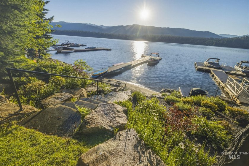 Welcome to an extraordinary opportunity on the shores of Payette - photo 6
