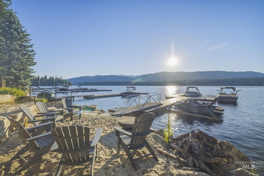 Welcome to an extraordinary opportunity on the shores of Payette - photo 8