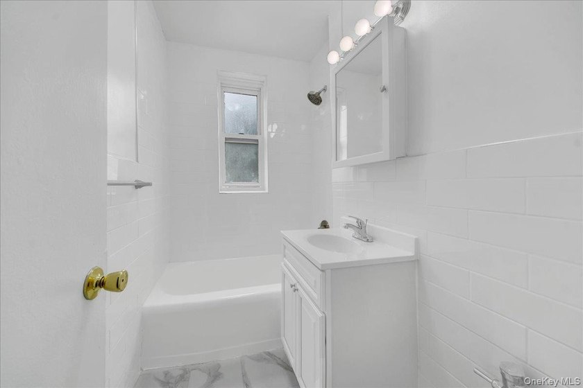 ALL UTILITIES INCLUDED AND FULLY RENOVATED!!!! Welcome to - photo 11