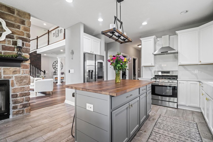 Welcome home to this fabulous 5-Level Split located in the - photo 22