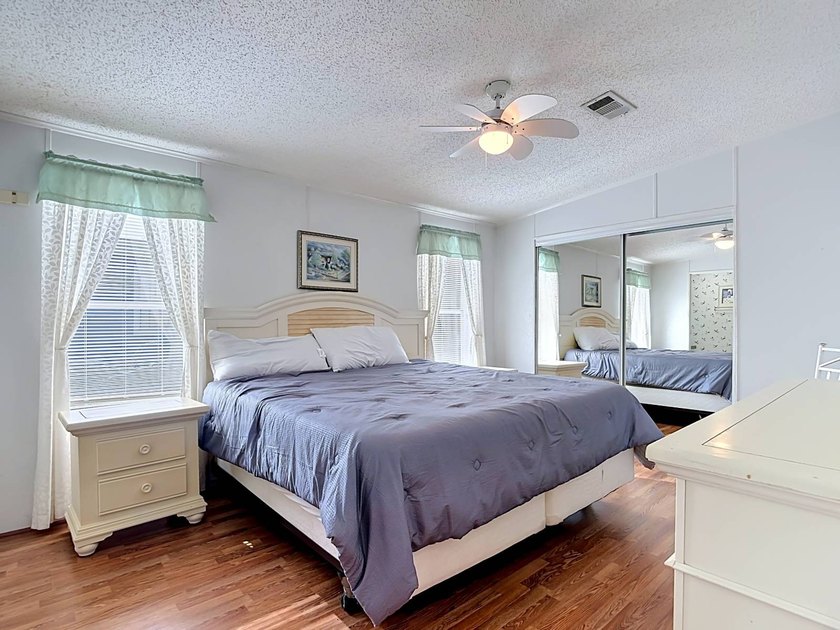 TURNKEY - Move Right In! If you've been waiting for a home that - photo 22