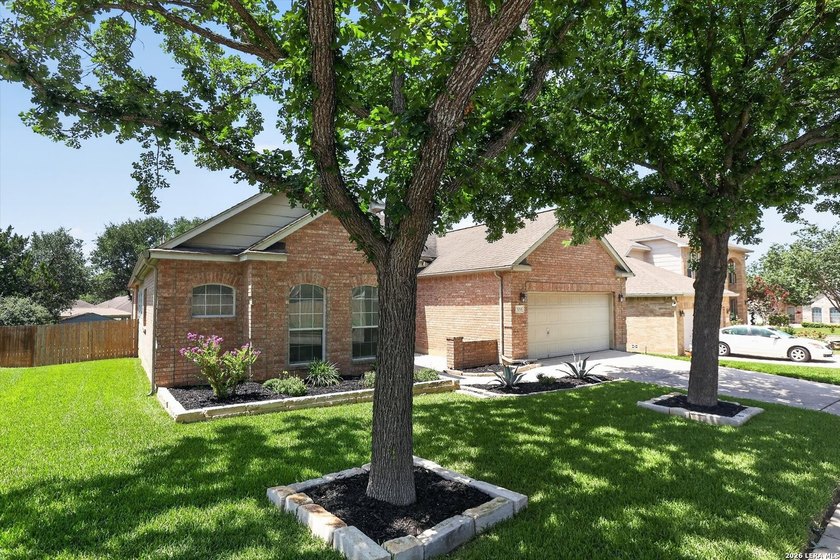 Beautifully maintained single-story home offering 2,400 sq. ft - photo 2