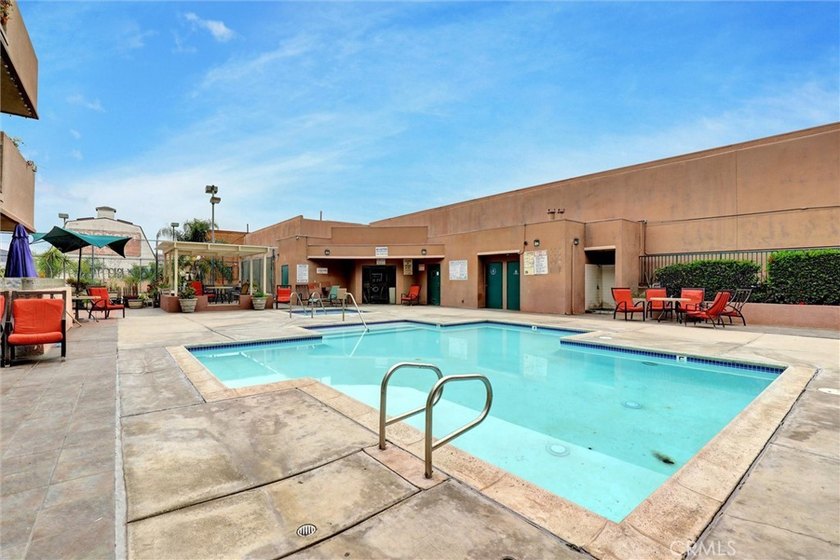 NEW LOW PRICE - NEW LOW PRICE - Spacious bedrooms with walk-in - photo 21