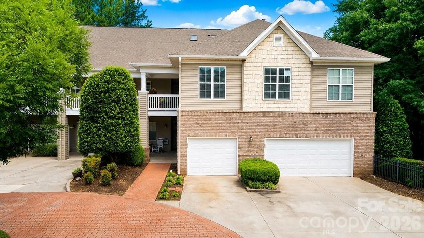 TRANQUIL AND SPACIOUS 2nd Floor END UNIT Condo w ONE CAR GARAGE - photo 4