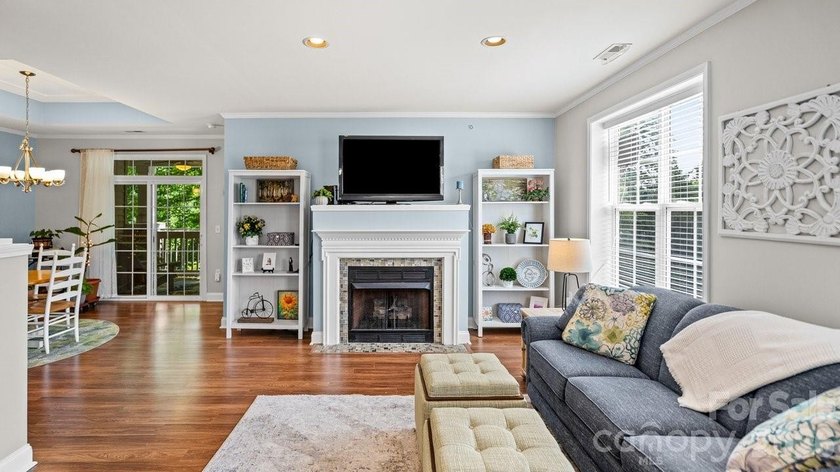 TRANQUIL AND SPACIOUS 2nd Floor END UNIT Condo w ONE CAR GARAGE - photo 10