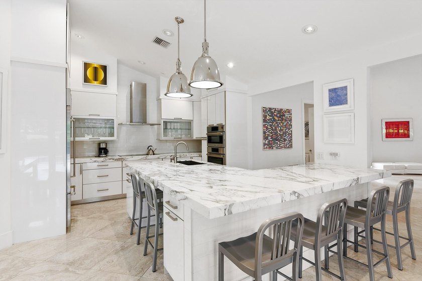This exceptional and fully renovated one-story 5-bedroom, 5-bath - photo 12