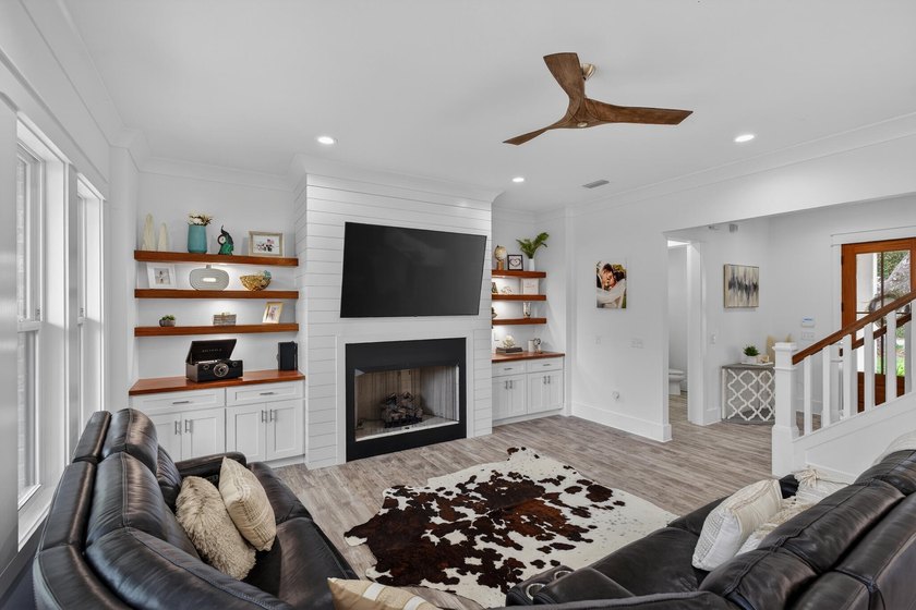 Built in 2021 by renowned local builder Damian Curtis, this 2 - photo 13