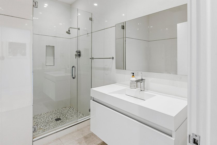This exceptional and fully renovated one-story 5-bedroom, 5-bath - photo 15