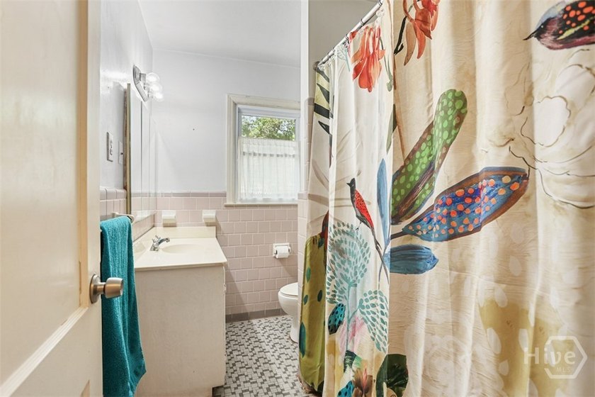 Charming 3-bedroom, 2-bath bungalow in a highly desirable - photo 17