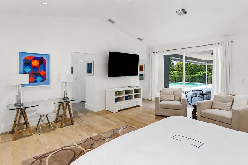 This exceptional and fully renovated one-story 5-bedroom, 5-bath - photo 17