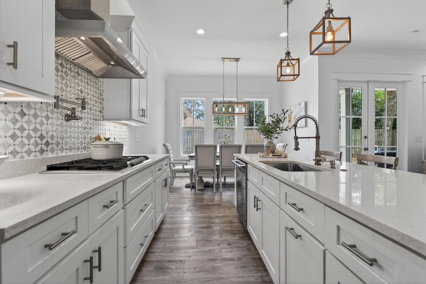 Built in 2021 by renowned local builder Damian Curtis, this 2 - photo 23