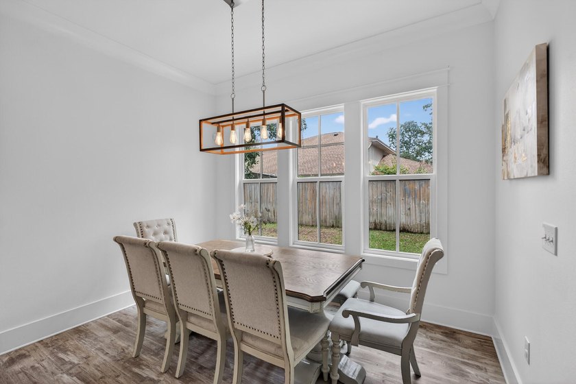 Built in 2021 by renowned local builder Damian Curtis, this 2 - photo 25