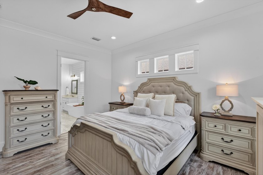 Built in 2021 by renowned local builder Damian Curtis, this 2 - photo 28