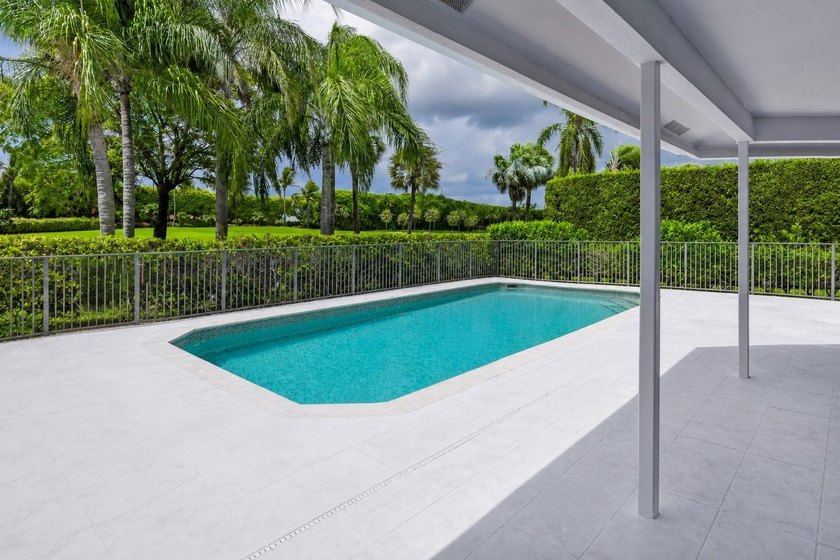 This exceptional and fully renovated one-story 5-bedroom, 5-bath - photo 28