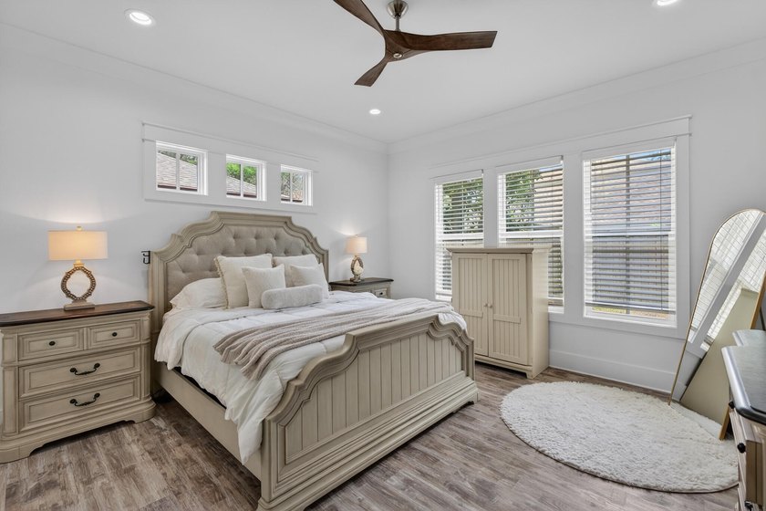 Built in 2021 by renowned local builder Damian Curtis, this 2 - photo 30