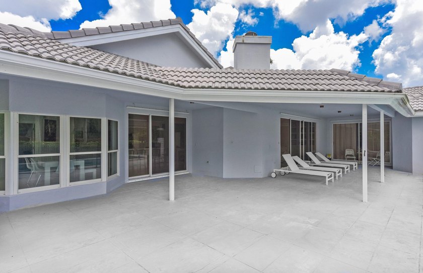 This exceptional and fully renovated one-story 5-bedroom, 5-bath - photo 31