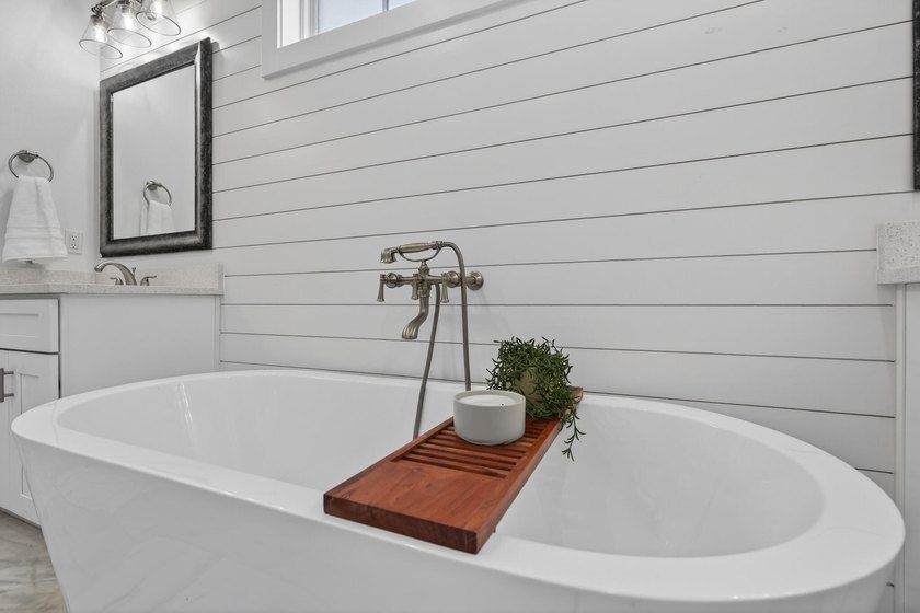 Built in 2021 by renowned local builder Damian Curtis, this 2 - photo 35