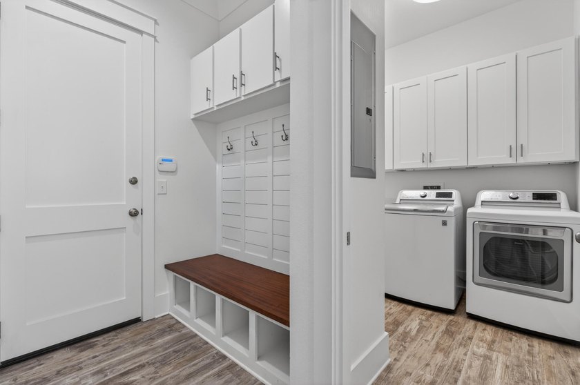 Built in 2021 by renowned local builder Damian Curtis, this 2 - photo 42