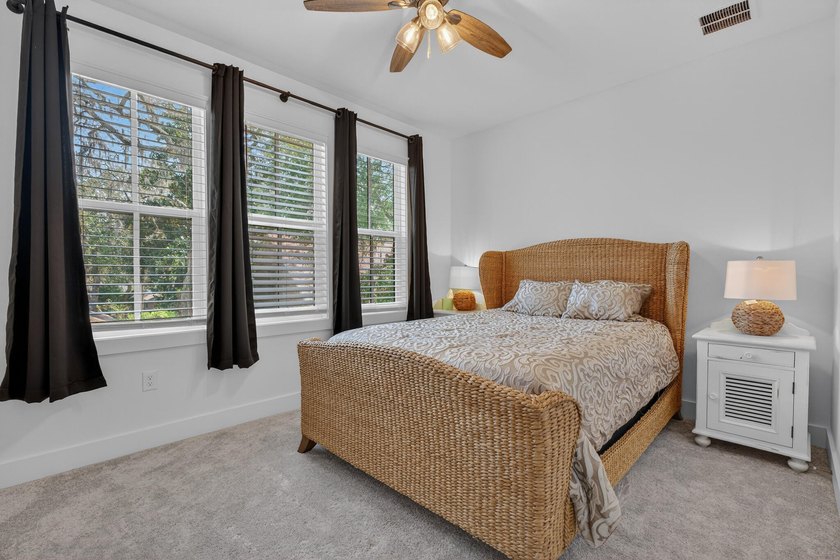 Built in 2021 by renowned local builder Damian Curtis, this 2 - photo 46