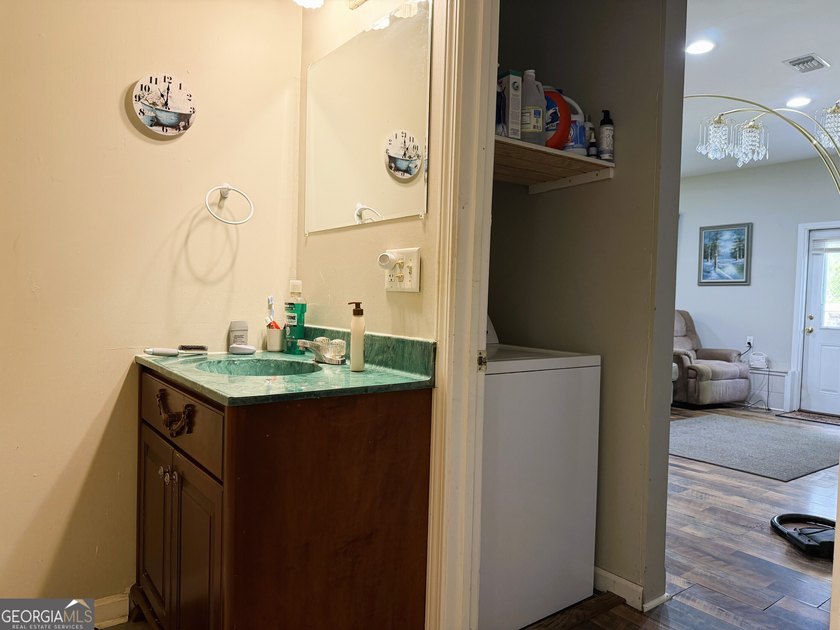 CHARMING TWO-BEDROOM EFFICIENCY COTTAGE TUCKED AWAY ON OVER A - photo 18