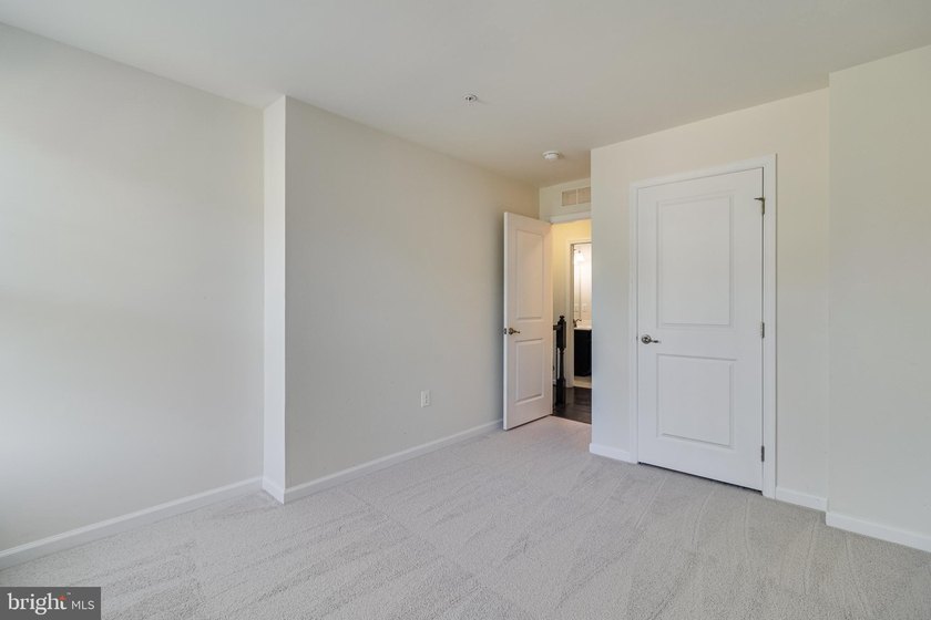 $10,000 Closing Credit w/ acceptable offer. Why wait for new - photo 18
