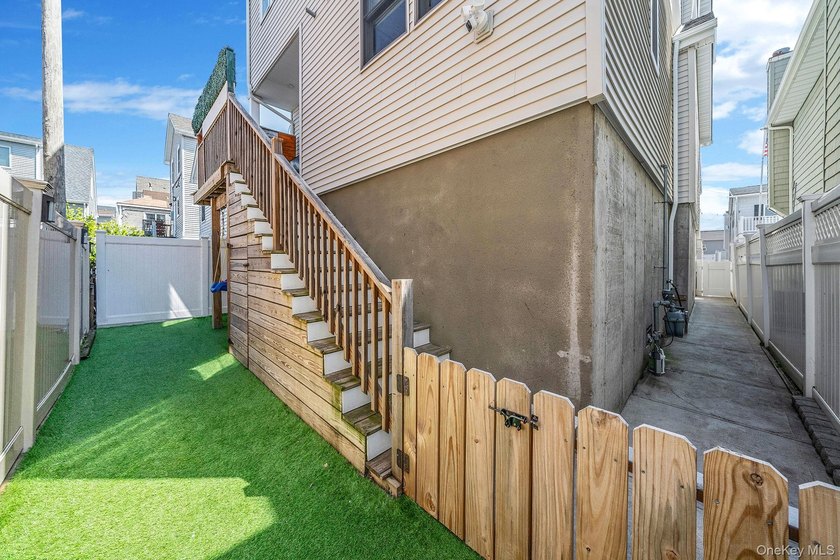 Just over one block from the beach, this fully renovated home - photo 4