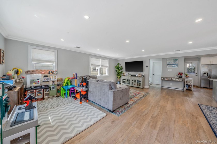 Just over one block from the beach, this fully renovated home - photo 5