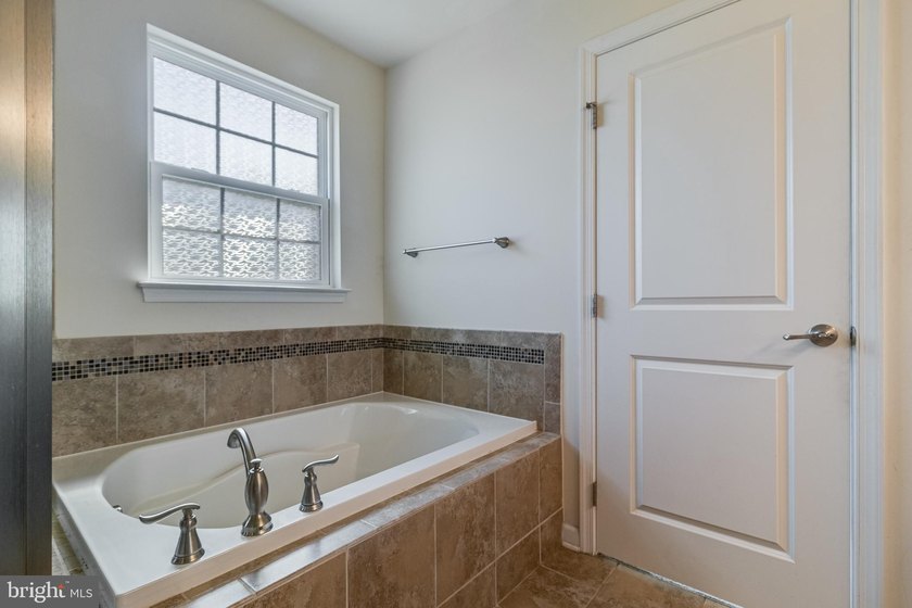 $10,000 Closing Credit w/ acceptable offer. Why wait for new - photo 26
