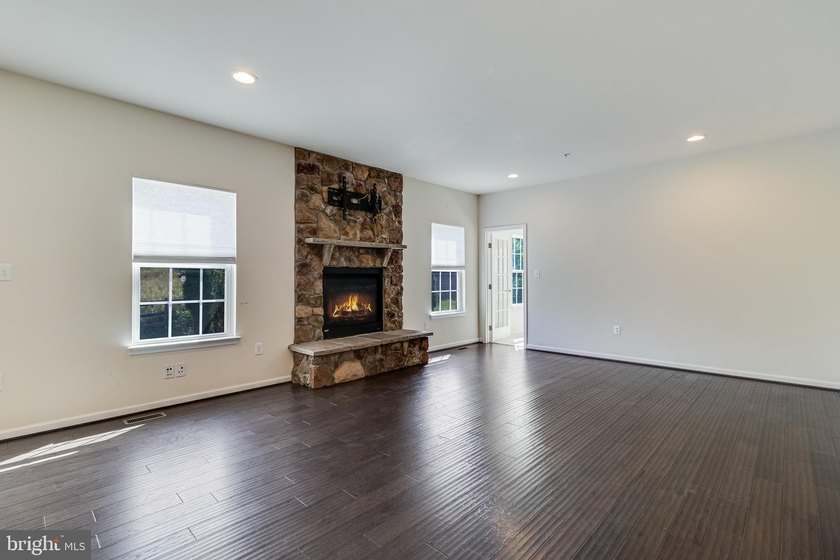 $10,000 Closing Credit w/ acceptable offer. Why wait for new - photo 38