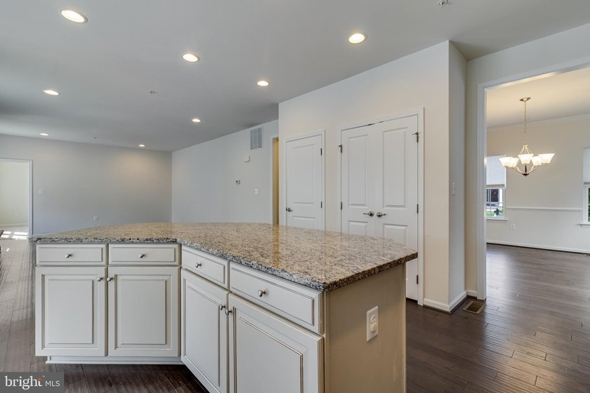 $10,000 Closing Credit w/ acceptable offer. Why wait for new - photo 45
