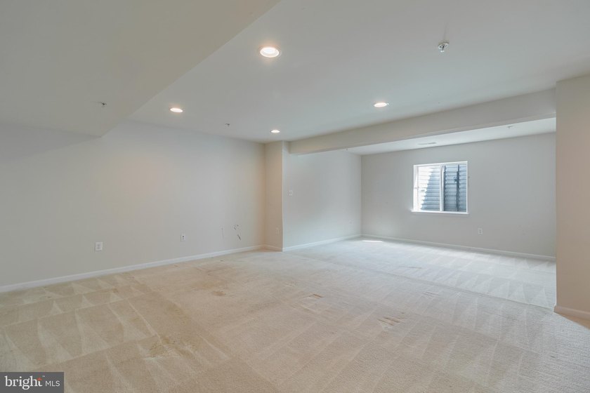 $10,000 Closing Credit w/ acceptable offer. Why wait for new - photo 49