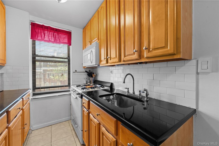 Welcome to this bright and spacious 1-bedroom co-op located in - photo 6