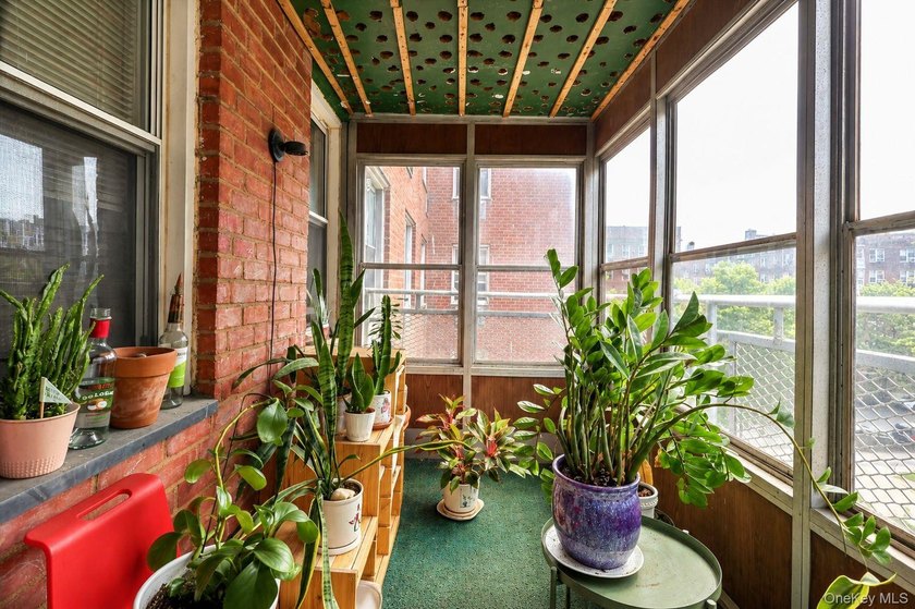 A rare chance to own in the heart of Flushing is here! This two - photo 16