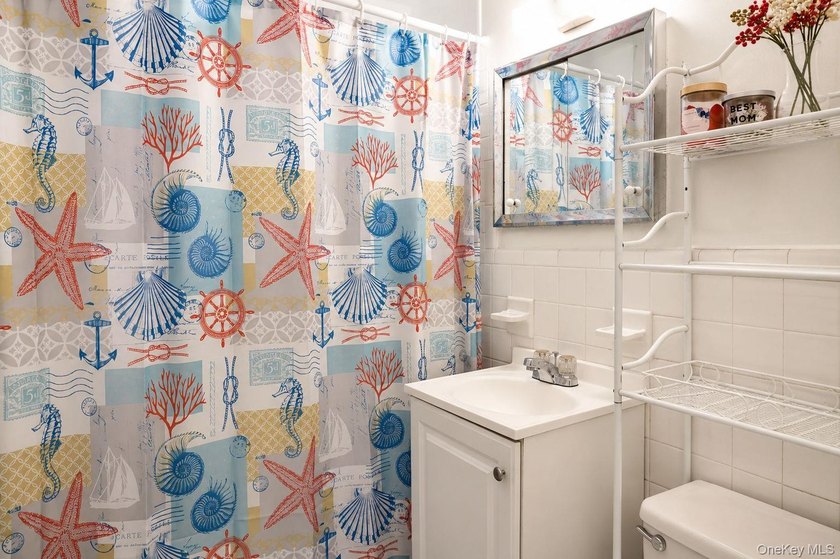 A rare chance to own in the heart of Flushing is here! This two - photo 21