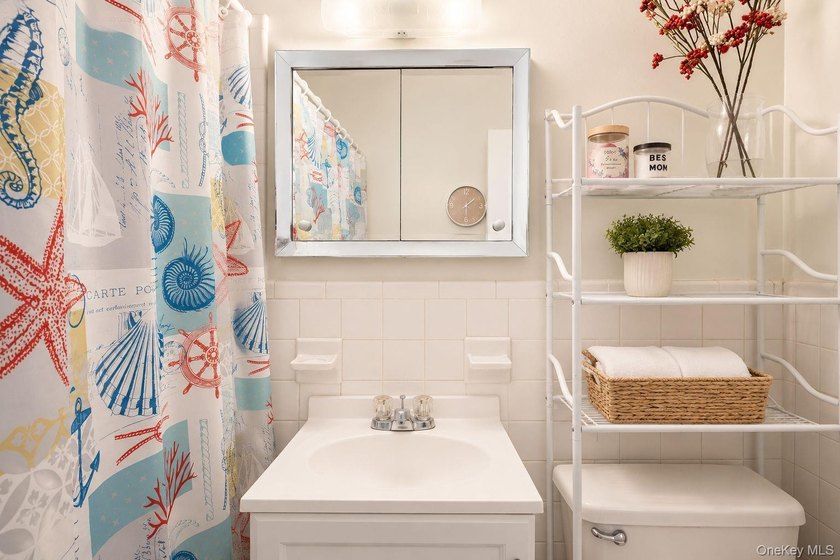 A rare chance to own in the heart of Flushing is here! This two - photo 22