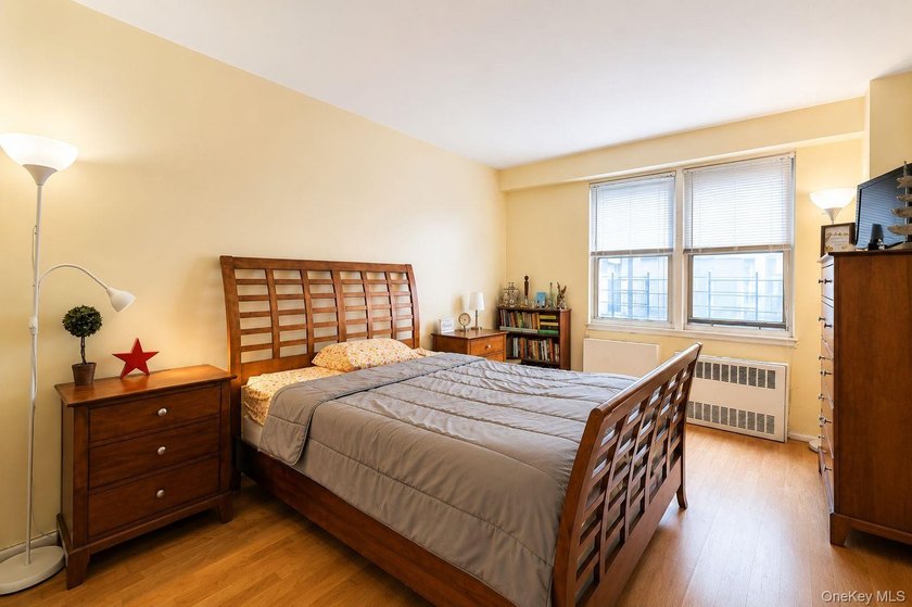 A rare chance to own in the heart of Flushing is here! This two - photo 25