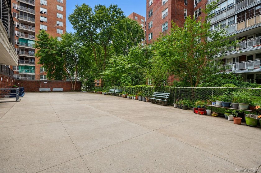 A rare chance to own in the heart of Flushing is here! This two - photo 30