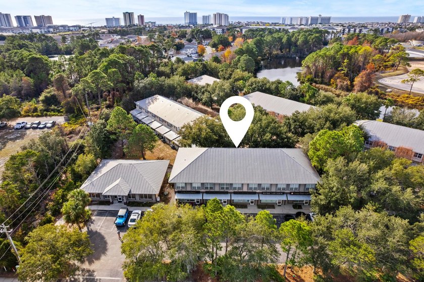 Rare and sought after live/work opportunity in the heart of - photo 2