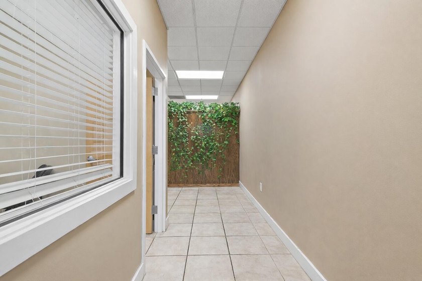 Rare and sought after live/work opportunity in the heart of - photo 5