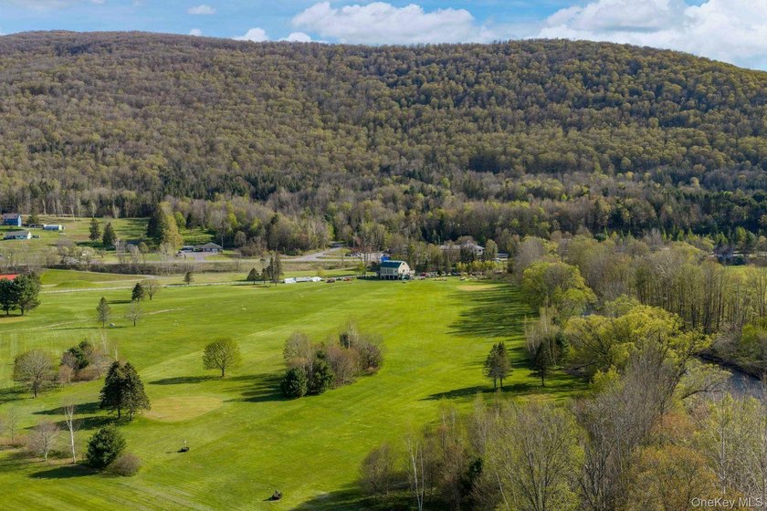 A rare opportunity to acquire and reimagine a 23.38-acre - photo 2