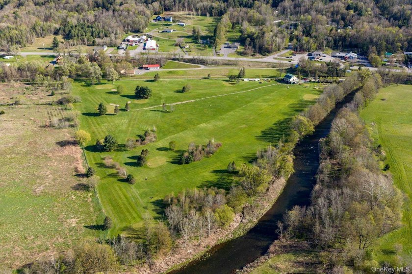 A rare opportunity to acquire and reimagine a 23.38-acre - photo 3