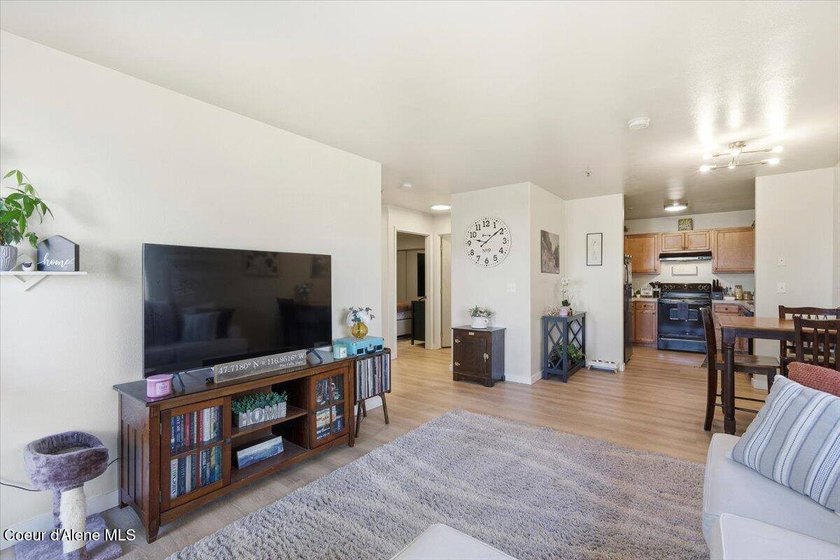 Welcome home to effortless living in this beautifully maintained - photo 7