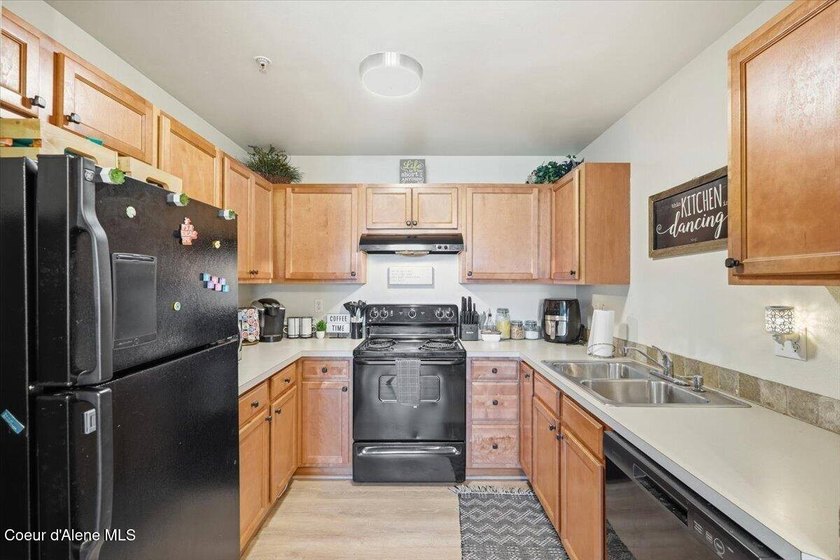 Welcome home to effortless living in this beautifully maintained - photo 10
