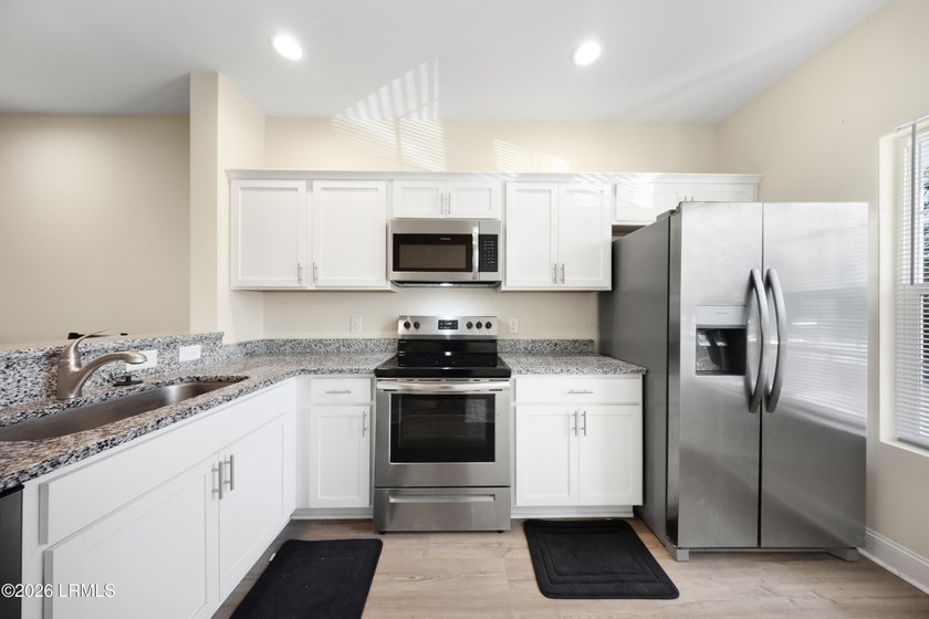 Practically brand-new and lightly lived-in 2 bedroom, 2.5 bath - photo 5