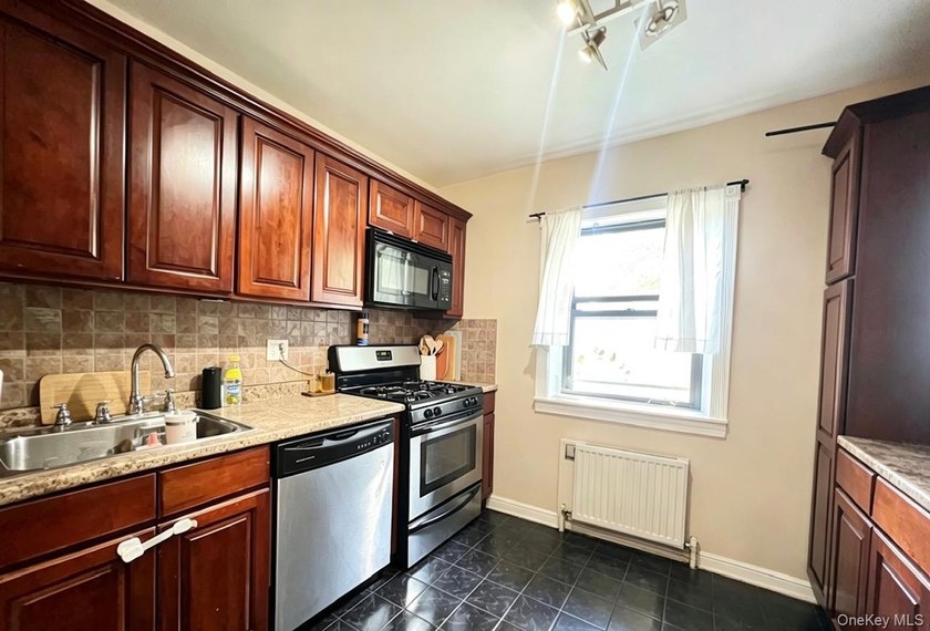 Stunning huge two bedrooms coop garden apartment in the heart of - photo 12